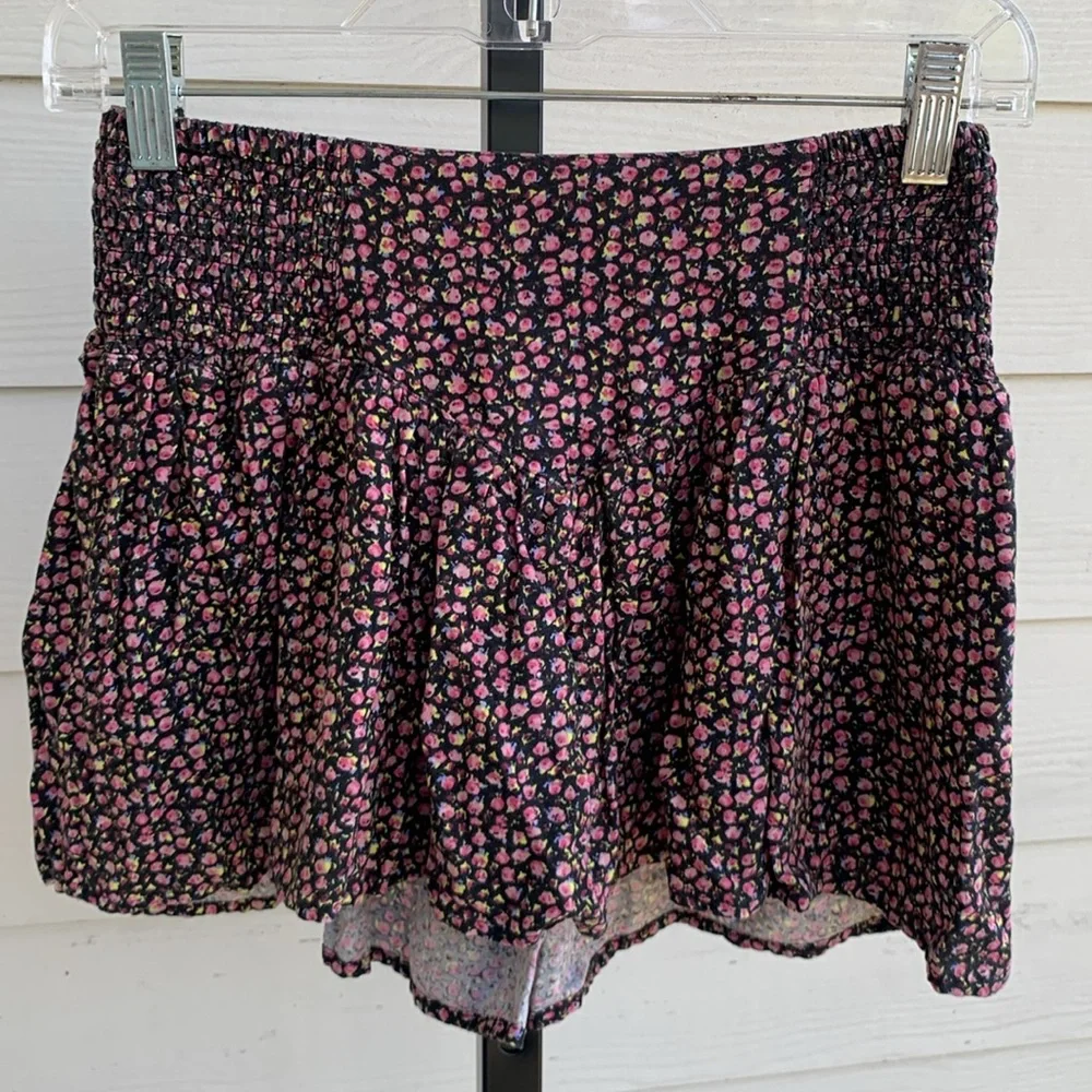 Urban outfitters floral feminine skort xs